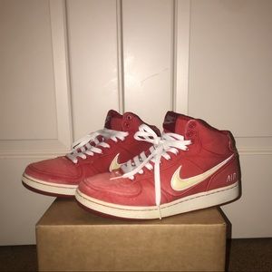 NIKE AIR FORCES! RED, SIZE WOMEN 9